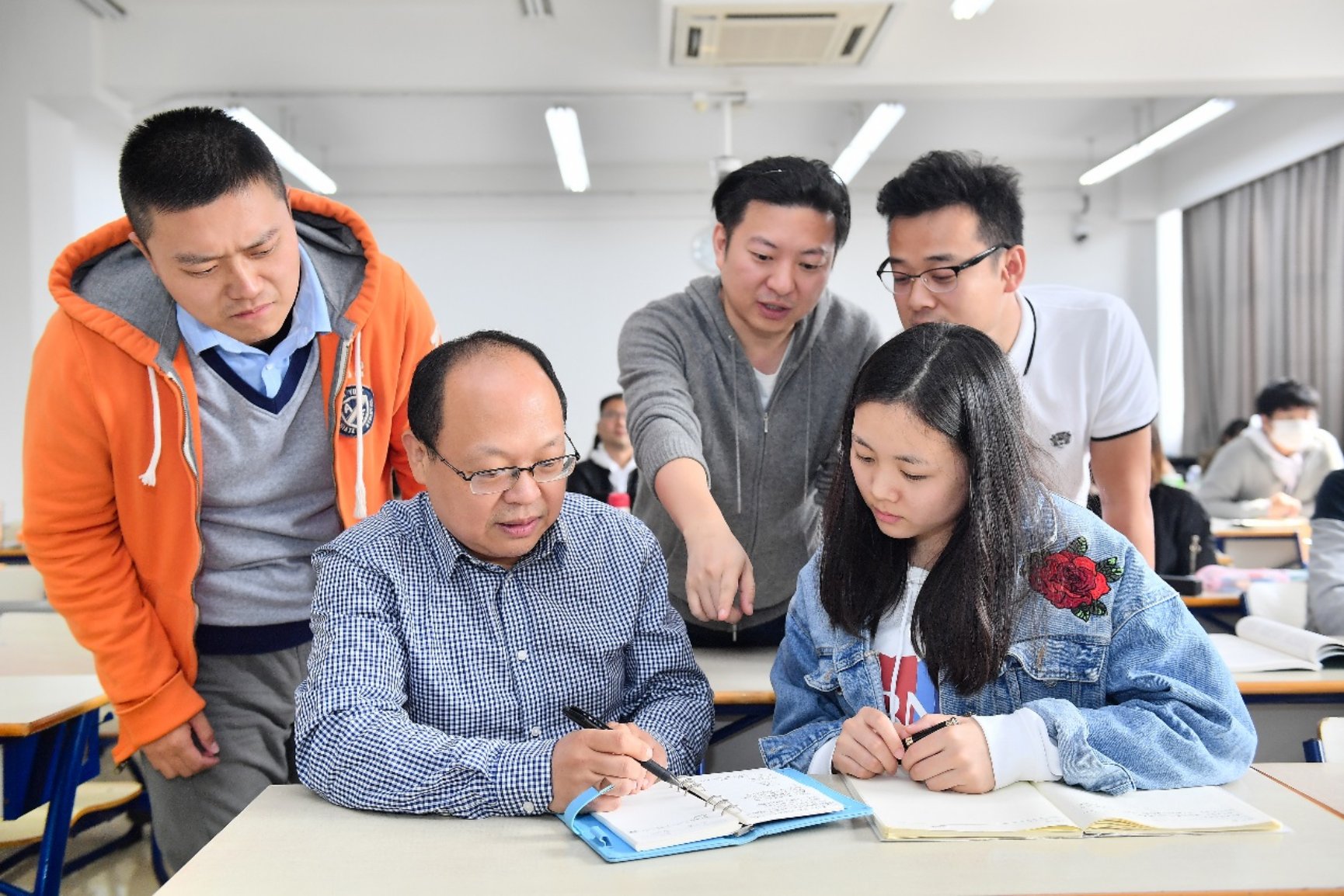 D:\课题申报研究与评奖\北京市教学名师\北京市教学名师\崔学刚申报材料\崔学刚-最终申报材料\崔学刚-最终申报材料\新葡的京集团8814-崔学刚-照片2.jpg